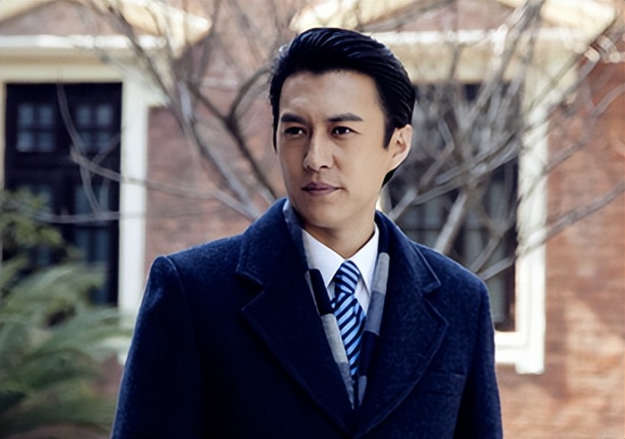 王凯硬塞关系户解决危机_胡歌伪装者导演后悔_快乐大本营 胡歌王凯
