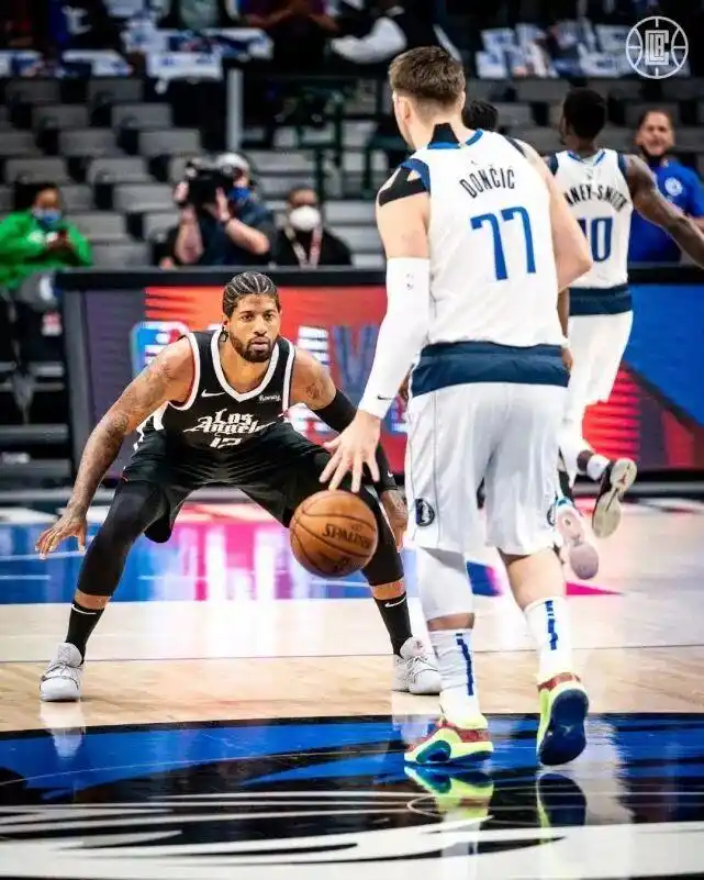 东契奇22+10+9卡椒低迷 独行侠力克快船2-1_NBA季后赛快船独行侠分析_东契奇波尔津吉斯表现对比