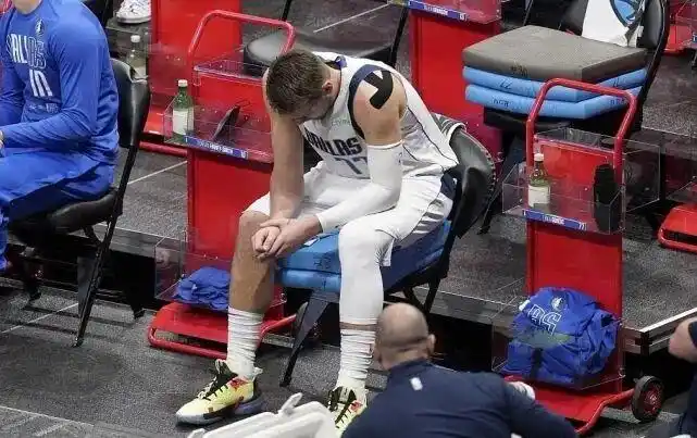 东契奇22+10+9卡椒低迷 独行侠力克快船2-1_东契奇波尔津吉斯表现对比_NBA季后赛快船独行侠分析