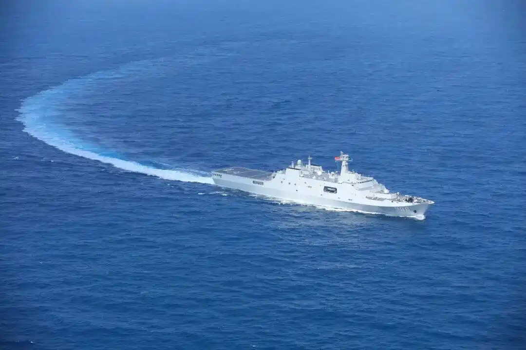 海军昆仑山舰两栖登陆舰介绍_中国海军戚继光舰访问越南_中国海军舰艇退役