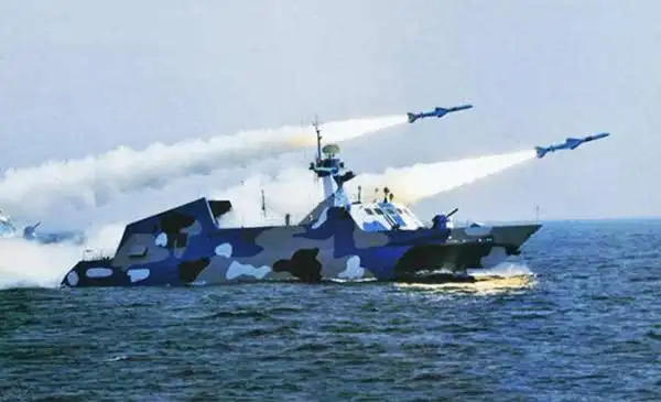 美国海军退役LCS独立级濒海战斗舰_中国海军022隐身导弹艇对比_中国海军舰艇退役