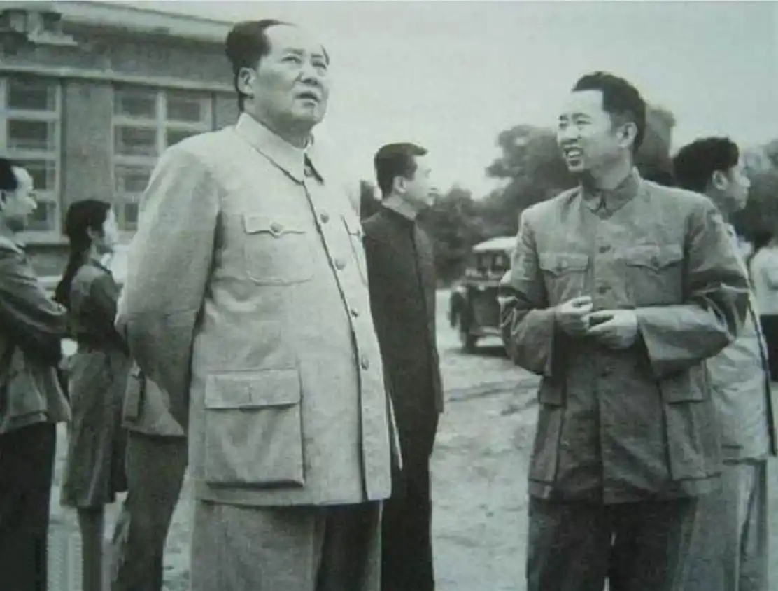 刘亚楼担任空军司令背景故事_刘亚楼上将葬礼规格_刘亚楼子女