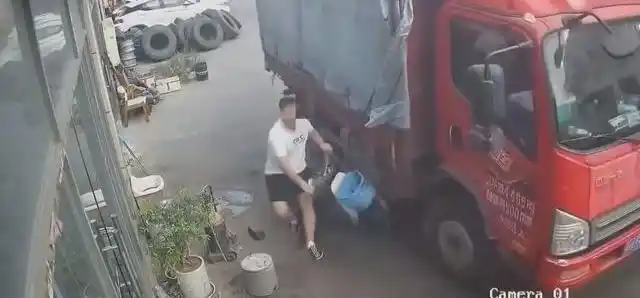 2026碰瓷党_如何识别碰瓷者_行车记录仪碰瓷应对