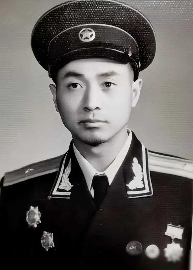 见证历史时刻的军装荣耀_1955年开国上将礼服照片_1955年人民解放军授衔仪式