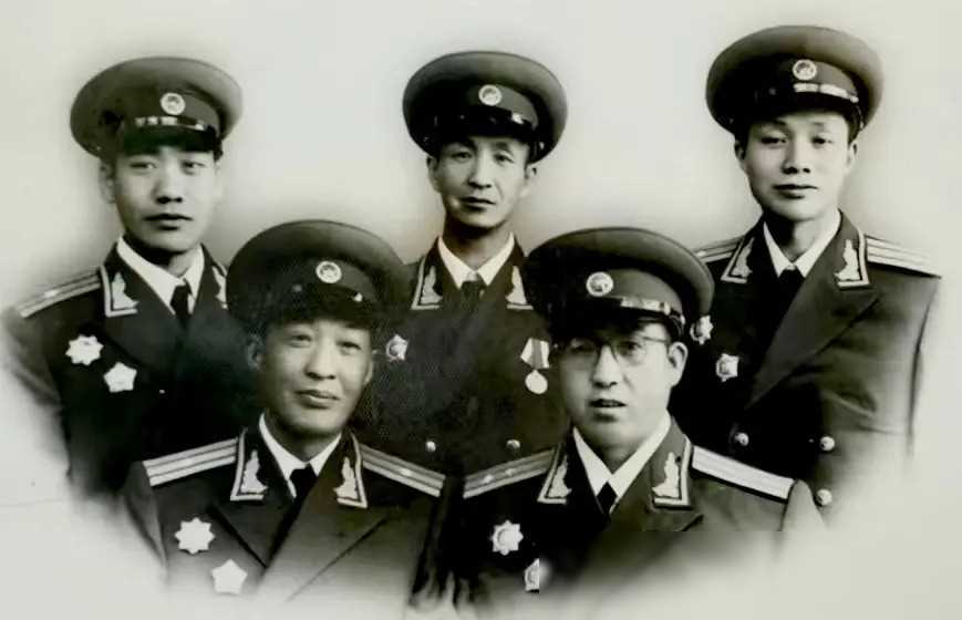 1955年人民解放军授衔仪式_1955年开国上将礼服照片_见证历史时刻的军装荣耀