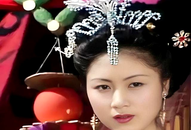 马兰和余秋雨离婚了吗_黄梅戏女皇马兰近况_马兰和余秋雨定居上海生活
