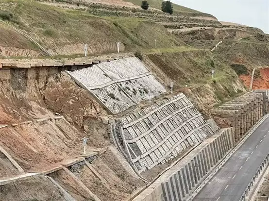公路边坡监测系统_在线指南针定位_司南导航边坡监测