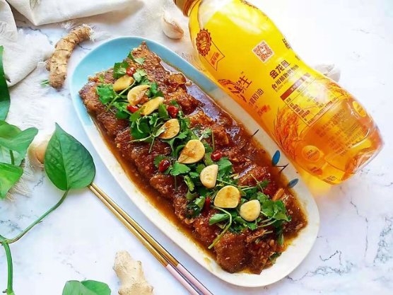 红烧左口鱼_红烧带鱼段 金龙鱼油做法 夏季开胃菜