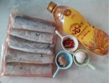 红烧左口鱼_红烧带鱼段 金龙鱼油做法 夏季开胃菜