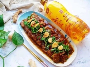 红烧左口鱼_红烧带鱼段 金龙鱼油做法 夏季开胃菜