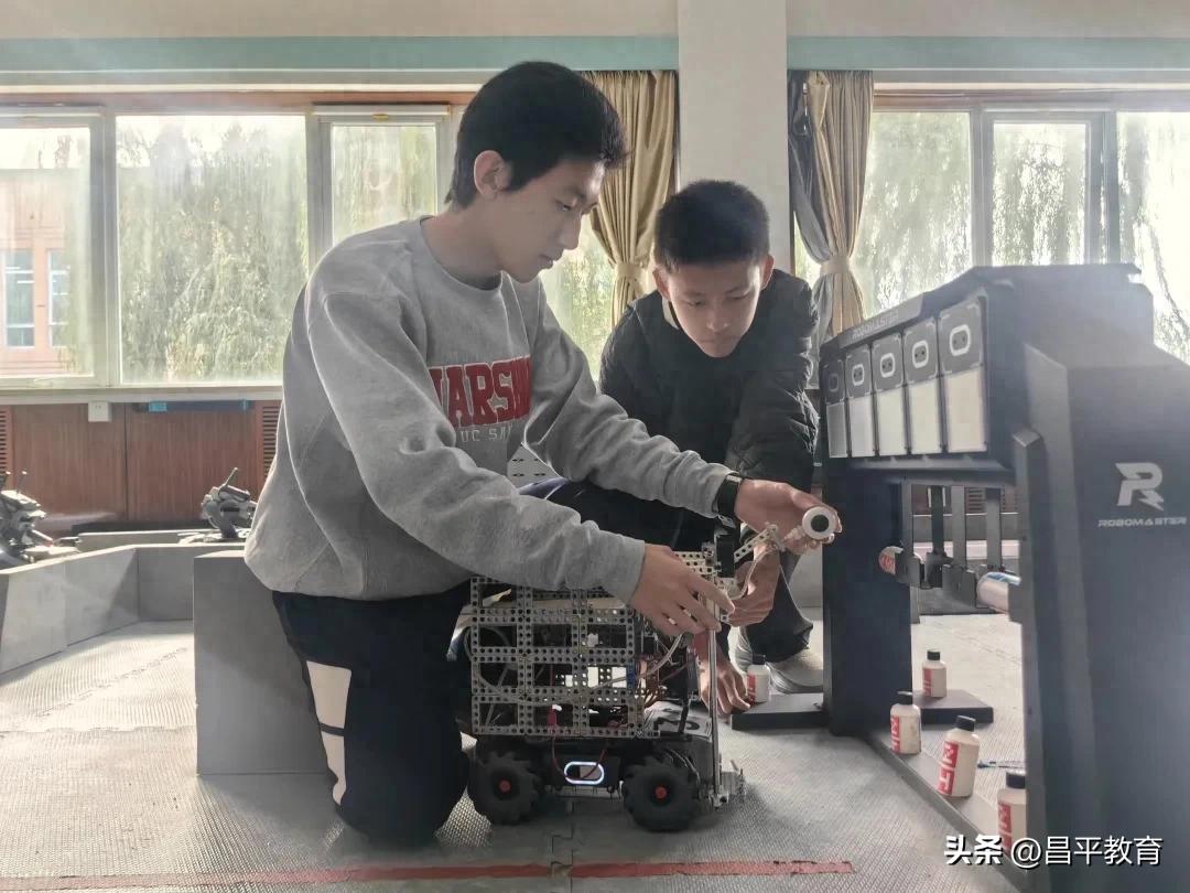 昌平二中机器人课程体系_昌平二中人工智能实验室_昌平二中分校