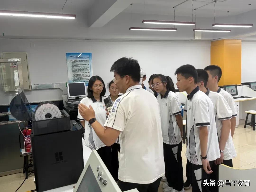 昌平二中机器人课程体系_昌平二中分校_昌平二中人工智能实验室