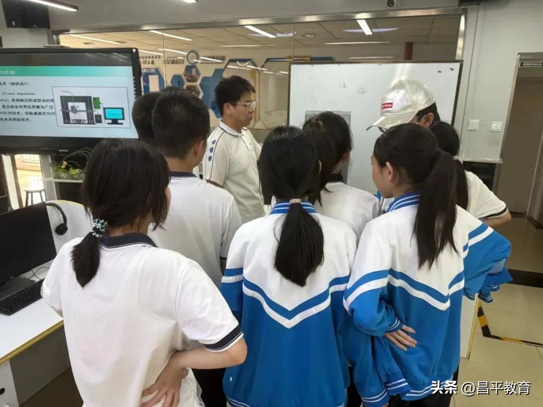 昌平二中机器人课程体系_昌平二中人工智能实验室_昌平二中分校