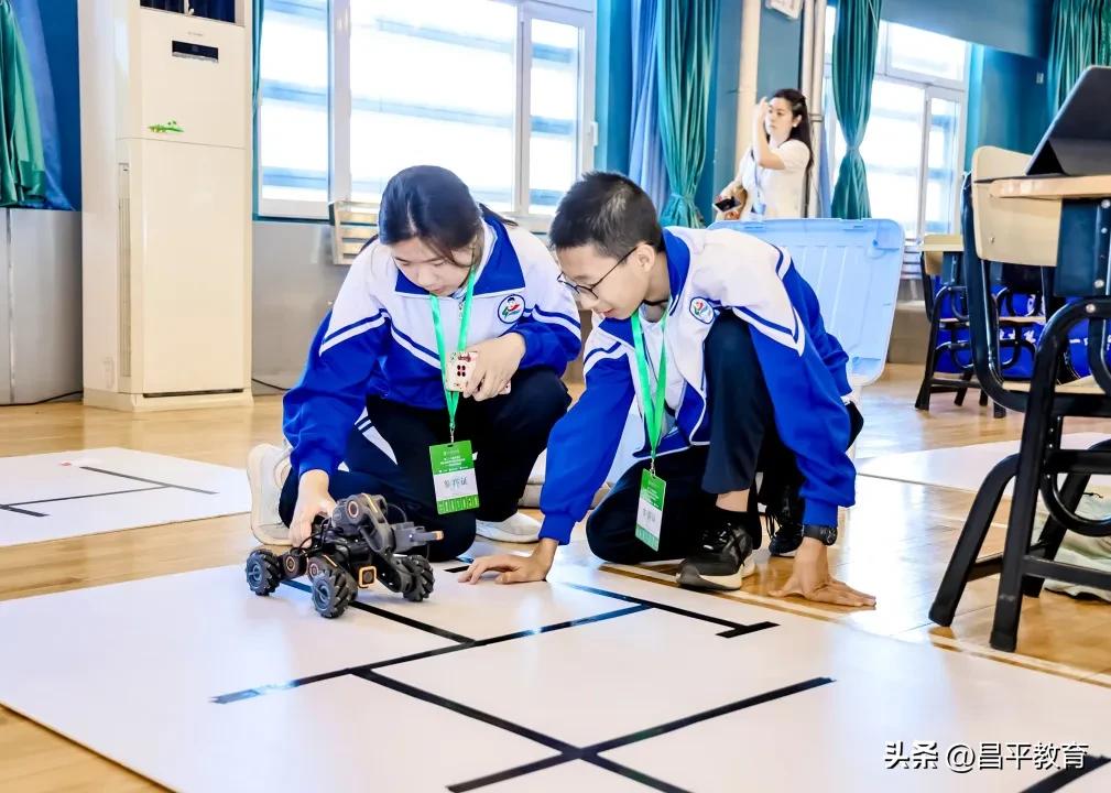 昌平二中分校_昌平二中人工智能实验室_昌平二中机器人课程体系