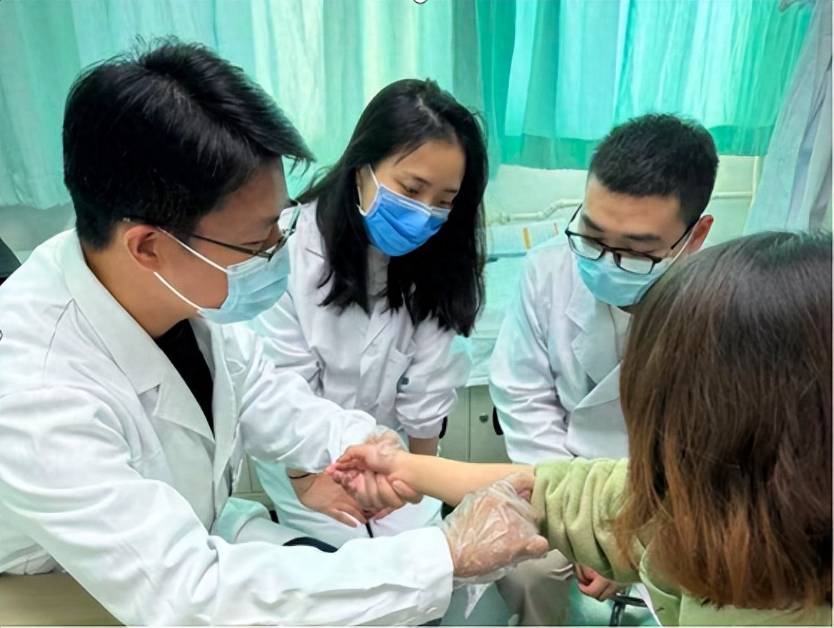 单纯疱疹病毒HSV-1_嘴唇长泡怎么样才能快速好_口唇单纯疱疹