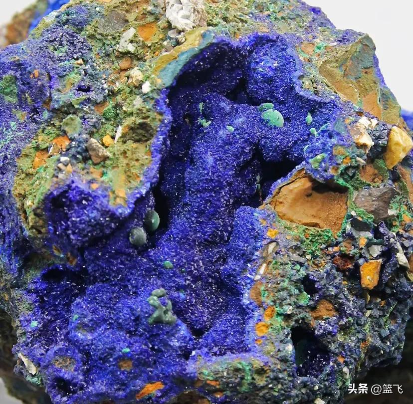 孔雀石铜矿介绍_黄铜矿与黄铁矿的区别_硫化物家族铜矿石