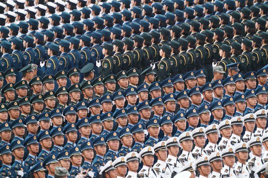 中国阅兵式正步走_中国阅兵方队整齐度_军人正步走视频