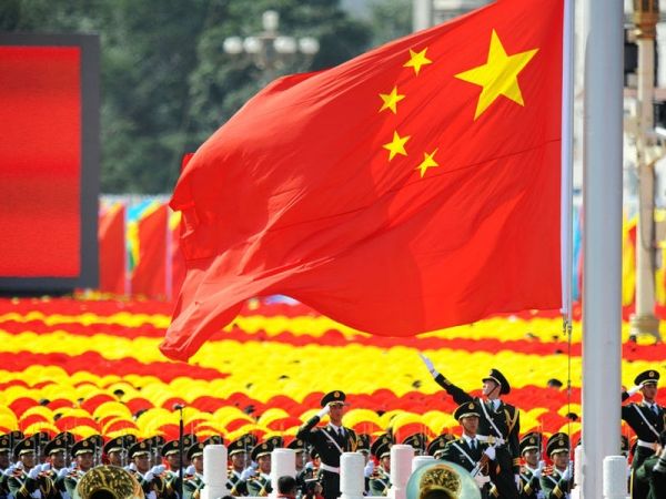 中国阅兵方队整齐度_中国阅兵式正步走_军人正步走视频