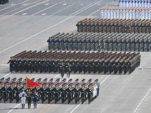 军人正步走视频_中国阅兵方队整齐度_中国阅兵式正步走