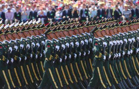 中国阅兵式正步走_中国阅兵方队整齐度_军人正步走视频
