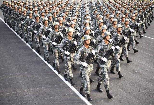 军人正步走视频_中国阅兵式正步走_中国阅兵方队整齐度