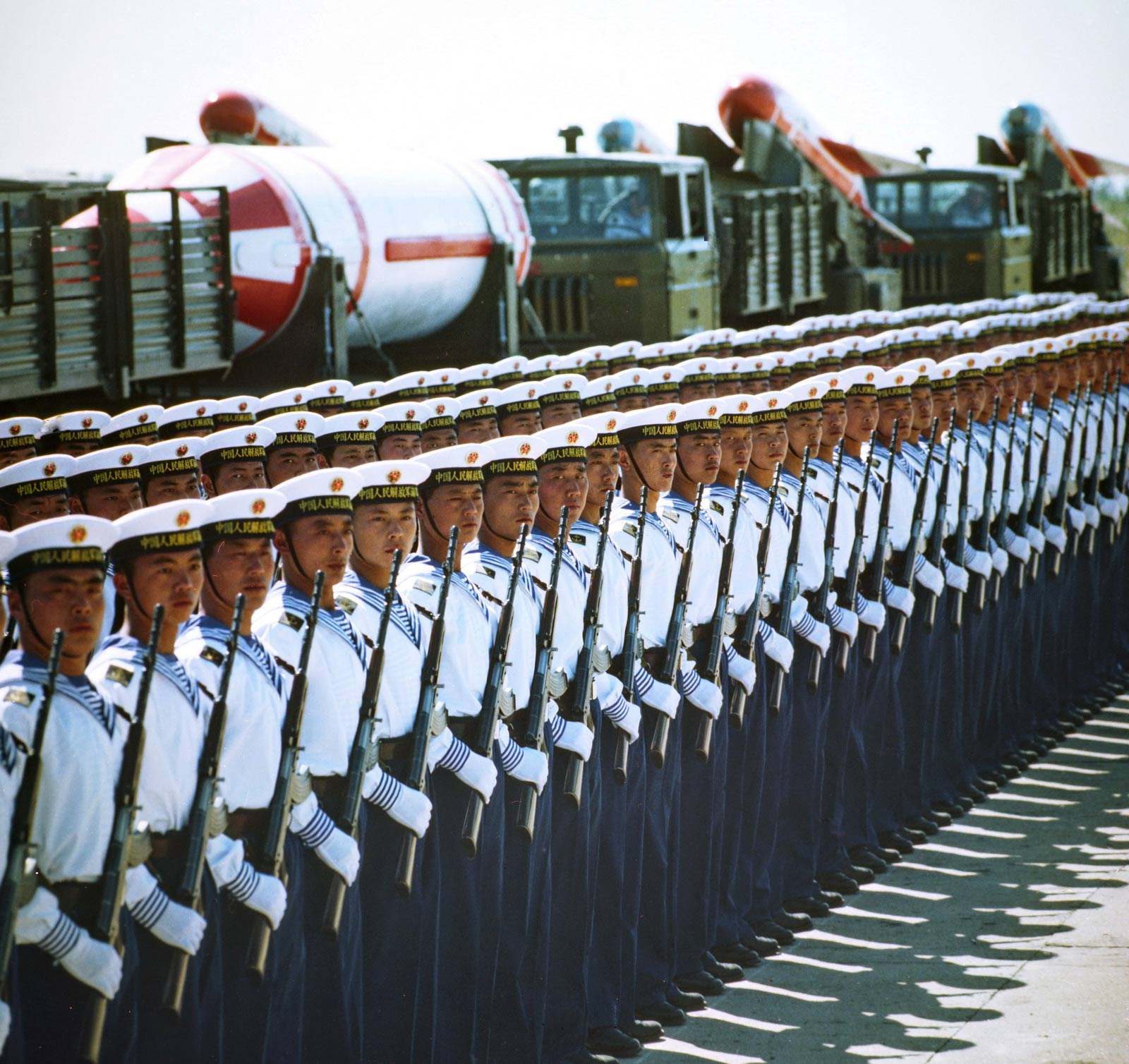 中国阅兵式正步走_中国阅兵方队整齐度_军人正步走视频