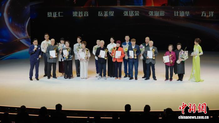 白玉兰奖获奖名单揭晓_第34届上海白玉兰戏剧表演艺术奖 伊莎贝拉·于佩尔 获奖感言