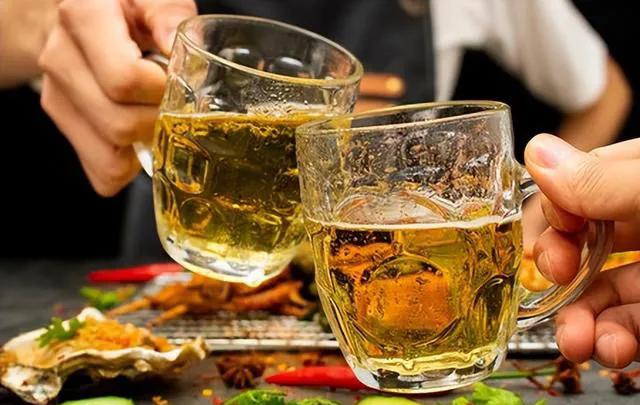 适合年轻人喝的白酒_年轻消费者白酒消费趋势_白酒小瓶装市场分析