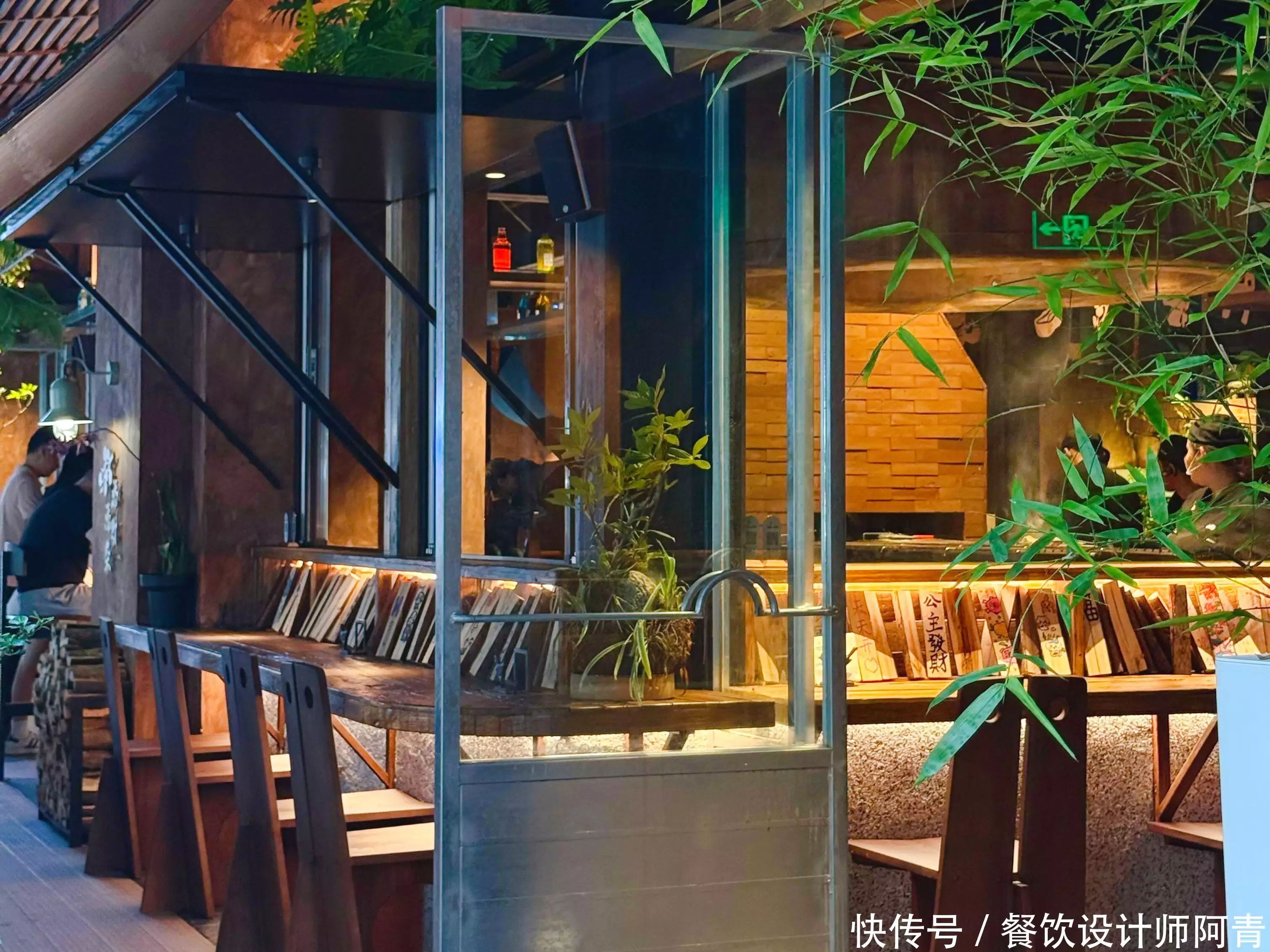 南宁餐饮全案设计_南宁餐厅设计公司_南宁金外滩