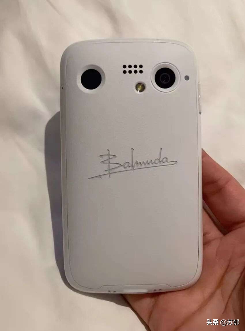 巴慕达手机 不寻常外形_Balmuda Phone 设计理念_京瓷太阳能手机