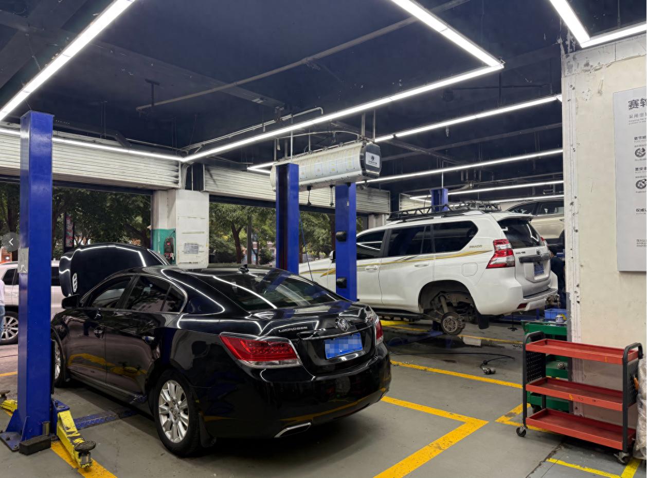 洛阳中高端汽车维修服务_洛阳正伟汽修展览路店_高端车维修