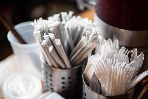 可食用大米吸管_秸秆新技术利用餐具_环保型替代吸管