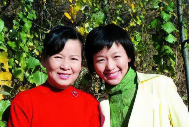 欧阳夏丹央视消失原因_欧阳夏丹阳康后身体恢复情况_欧阳夏丹图片牙