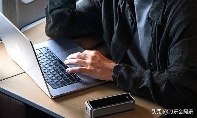 20000mAh 200W 移动电源_USB PD 3.1 快充 移动电源_苹果手机移动电源排行榜