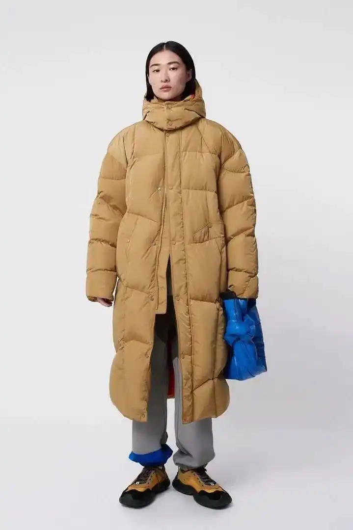 冬季连衣裙_如何穿出时尚感的长款羽绒服_长款羽绒服穿搭指南