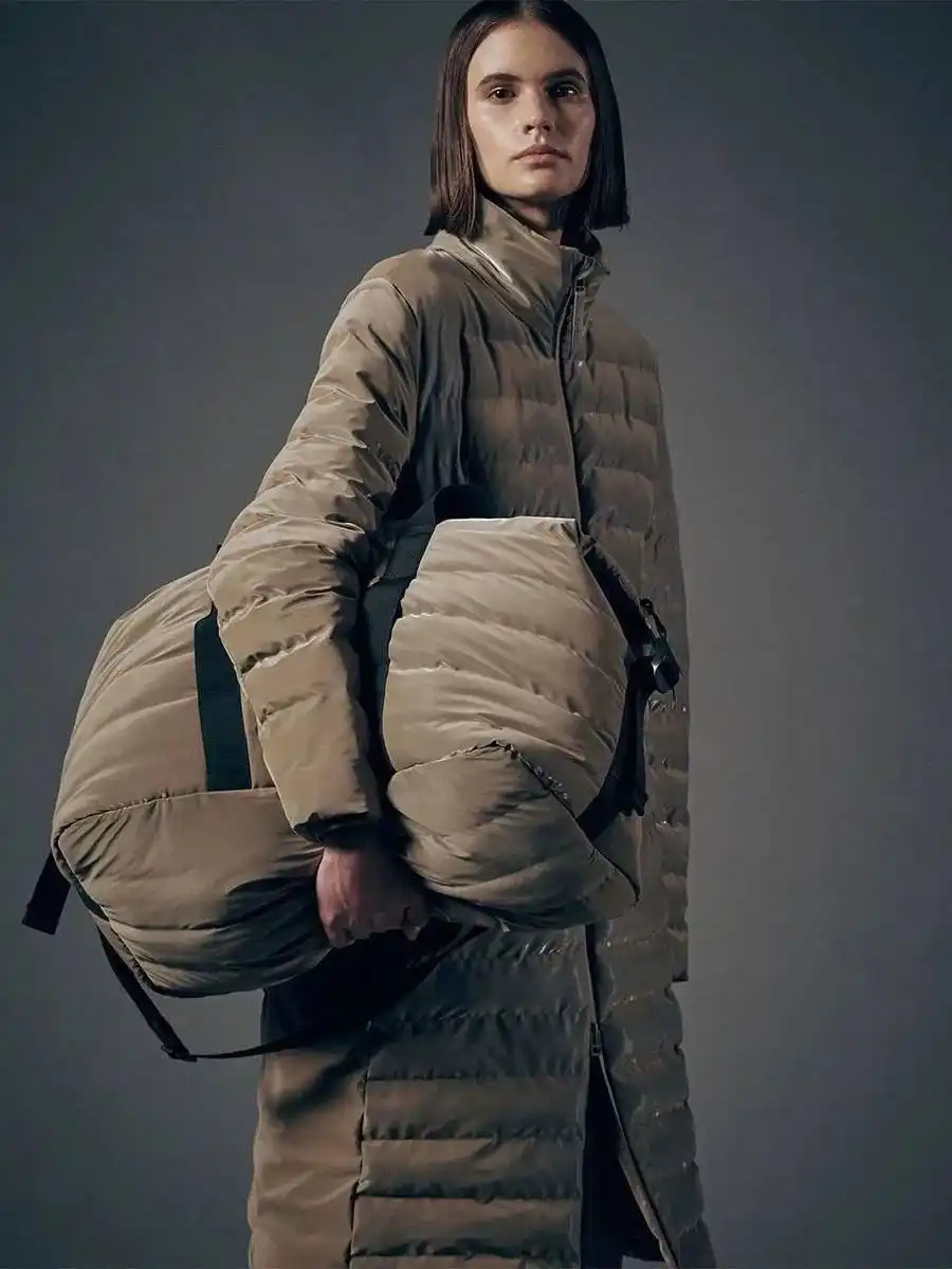 如何穿出时尚感的长款羽绒服_长款羽绒服穿搭指南_冬季连衣裙
