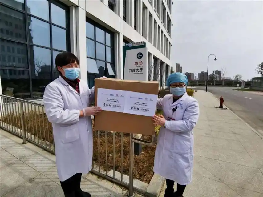 抗击疫情艺术慈善拍卖 艺起扛 义拍善款捐赠 医护物资湖北支援_捐赠艺术品